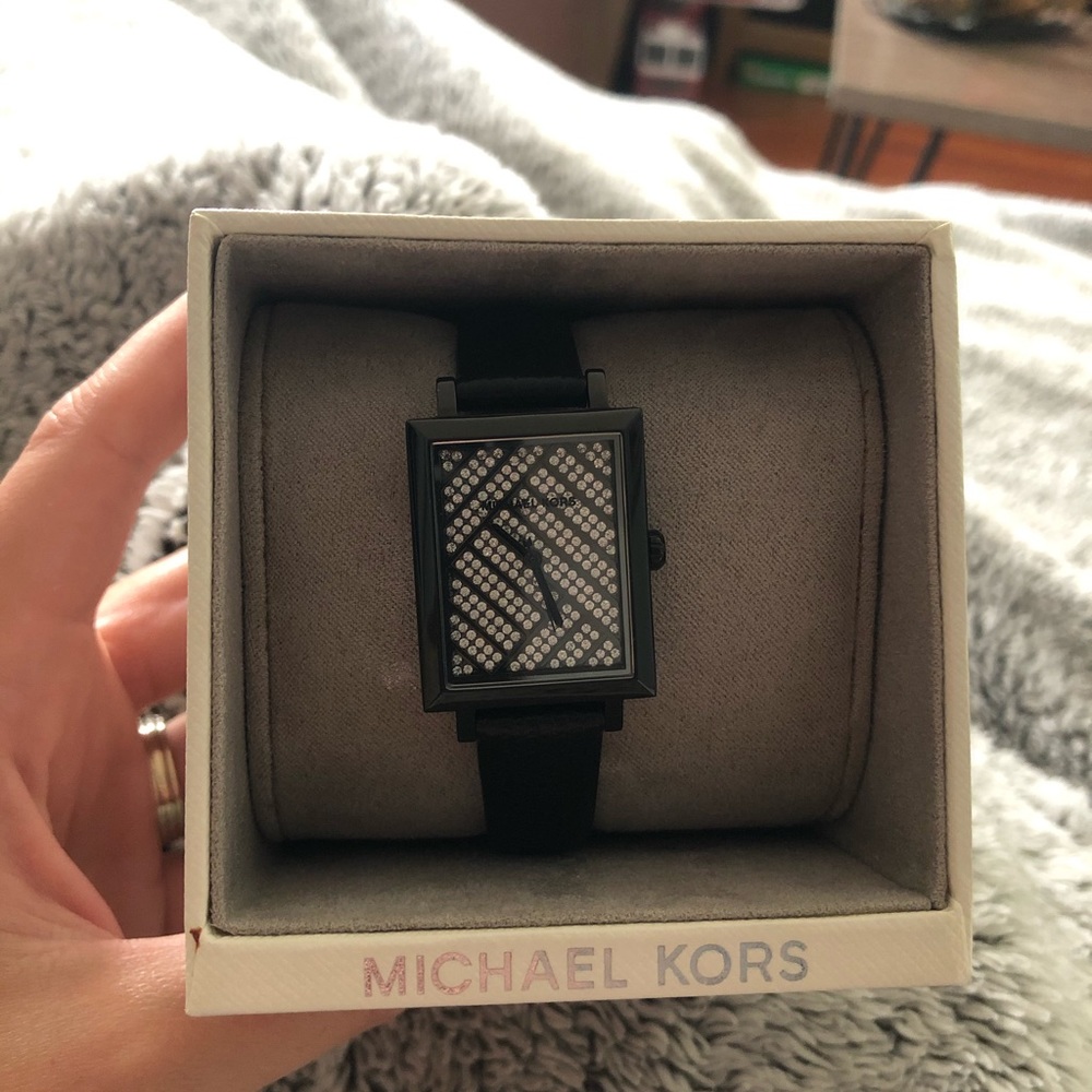 MK thin band watch